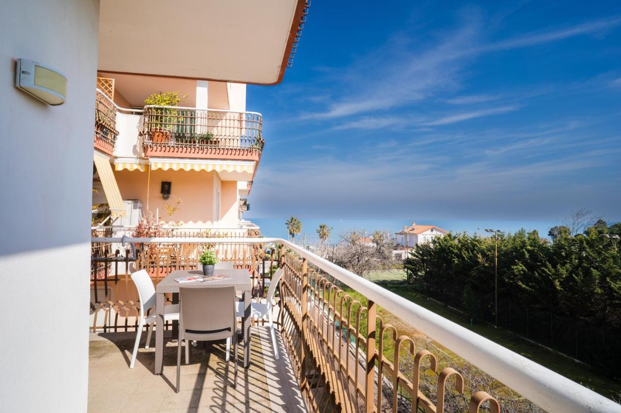Dimora Montereale Near The Sea Apartment Trani Exterior foto